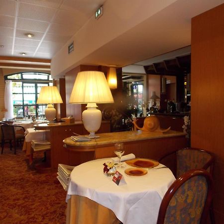 Hotel Chambord Vichy Esterno foto